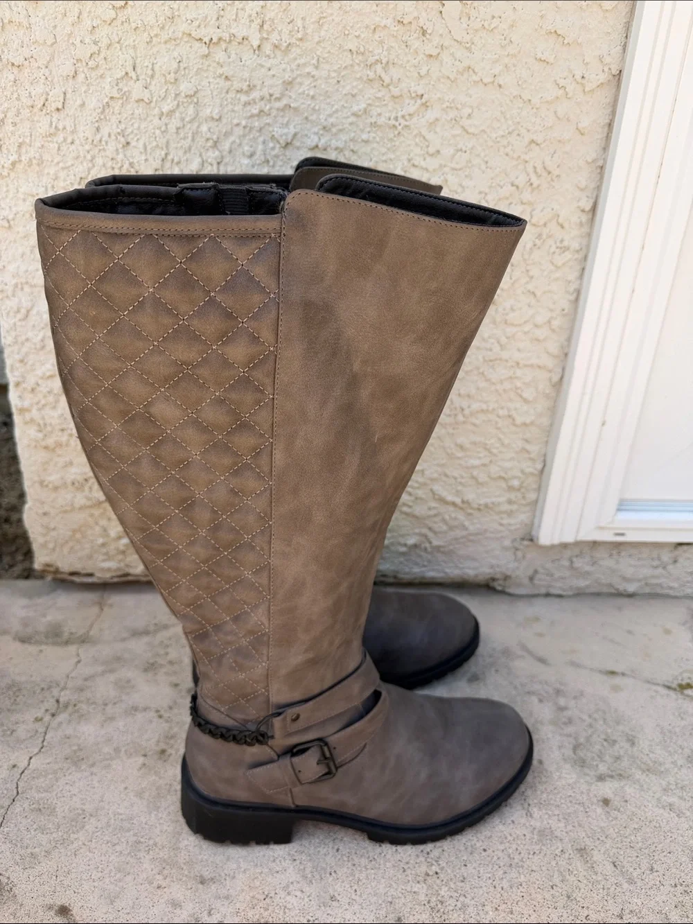 Torrid Women's Grey Faux Leather Quiltes Wide Calf Chain Moto Boots Size 10
